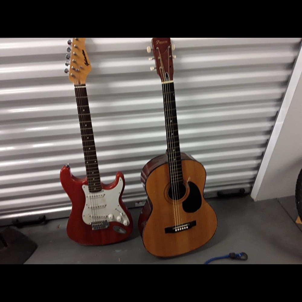 Electric & acoustic guitars